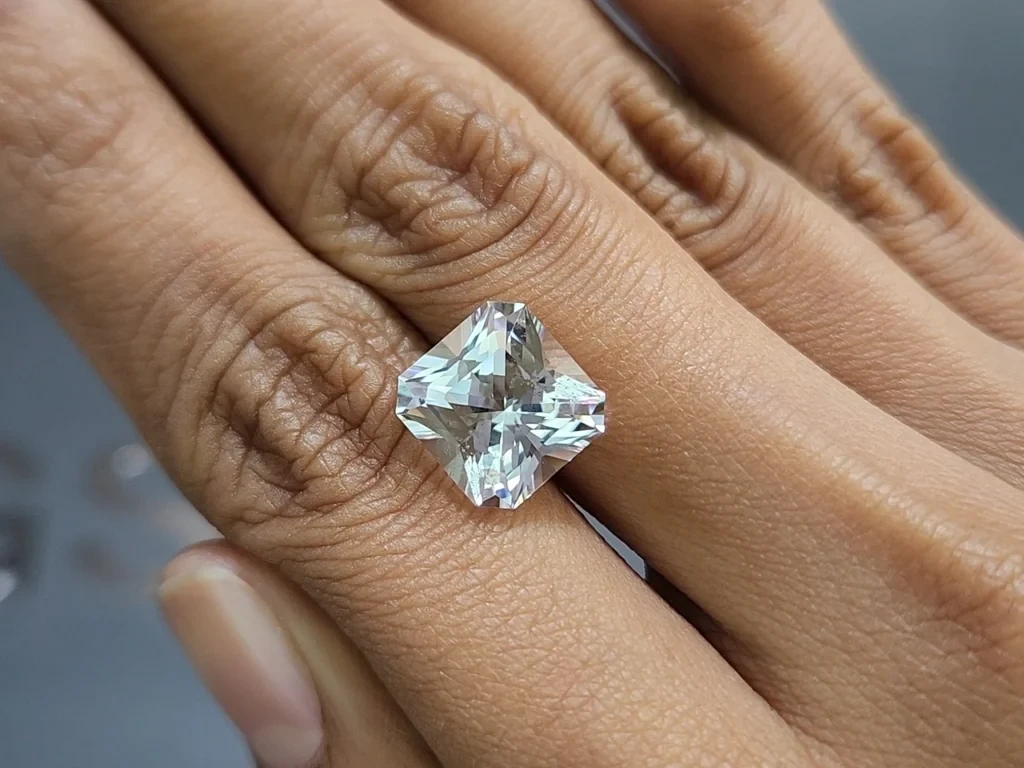 Kunzite light green radiant cut 5.88 carats, Pakistan Image №2