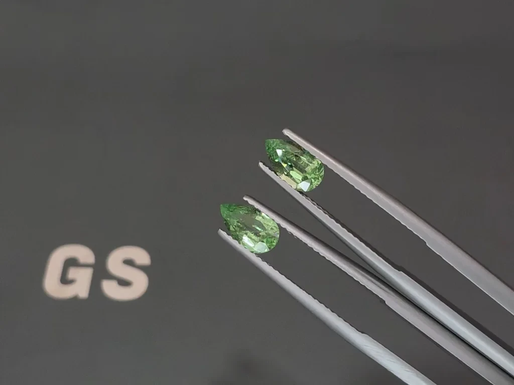 Pair of  tsavorites pear cut  1.78 carats, Africa Image №3