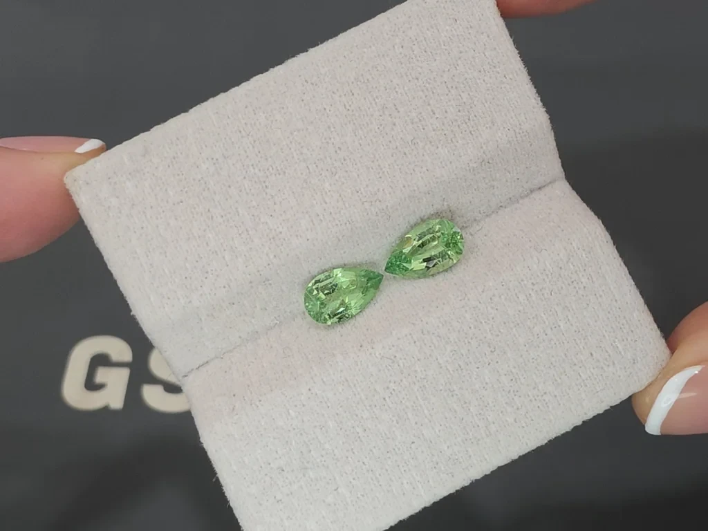 Pair of  tsavorites pear cut  1.78 carats, Africa Image №4