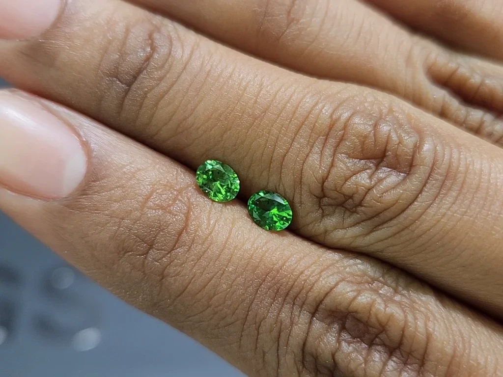 Pair of tsavorite garnets oval cut 0.65 carats, Tanzania Image №2