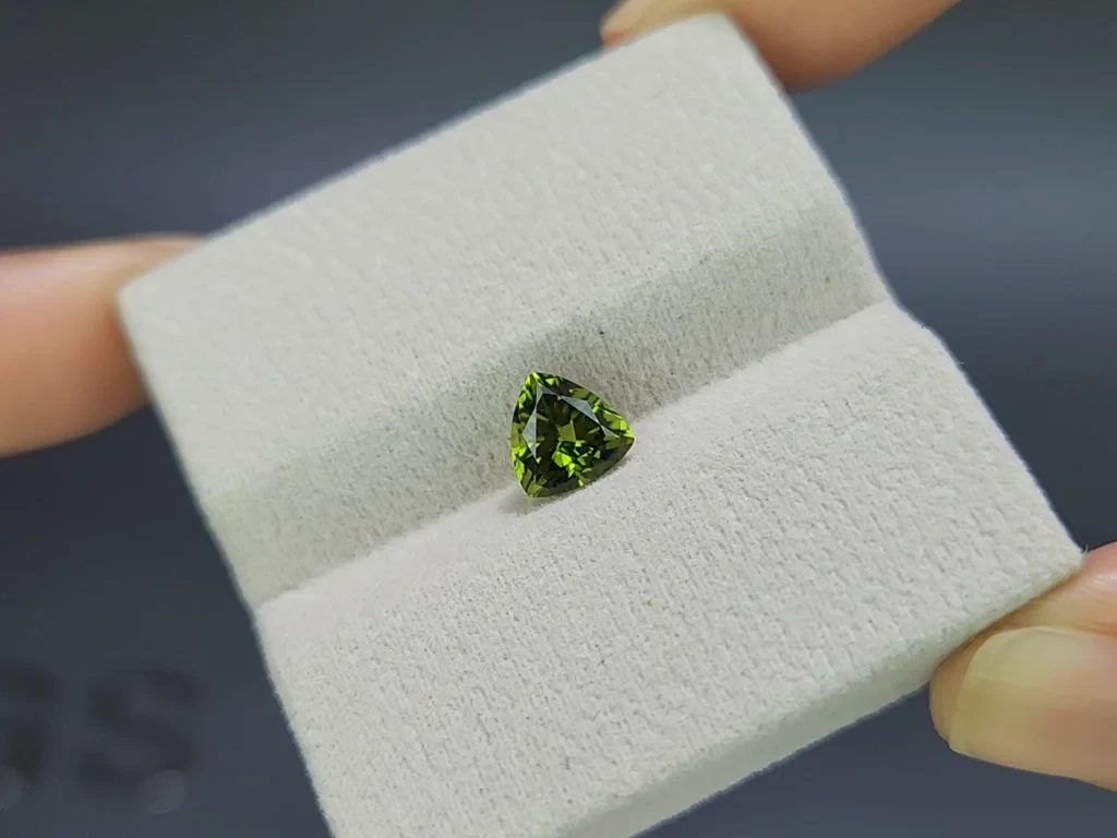 Green tourmaline trillion cut 1,18 carats, Tanzania Image №4