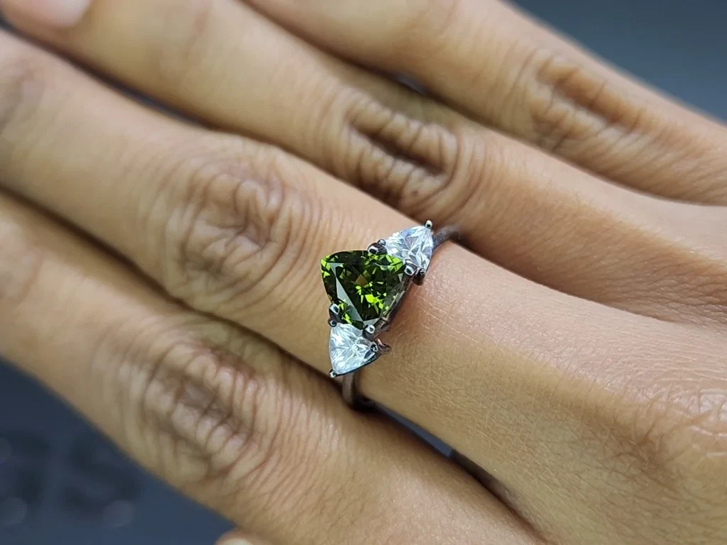 Green tourmaline trillion cut 1,18 carats, Tanzania Image №5