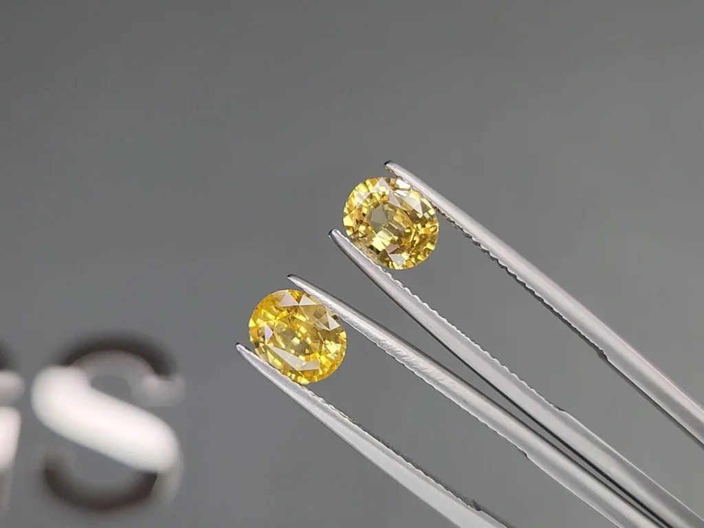 Pair of unheated yellow sapphires in oval cut 2.56 carats, Sri Lanka Image №3