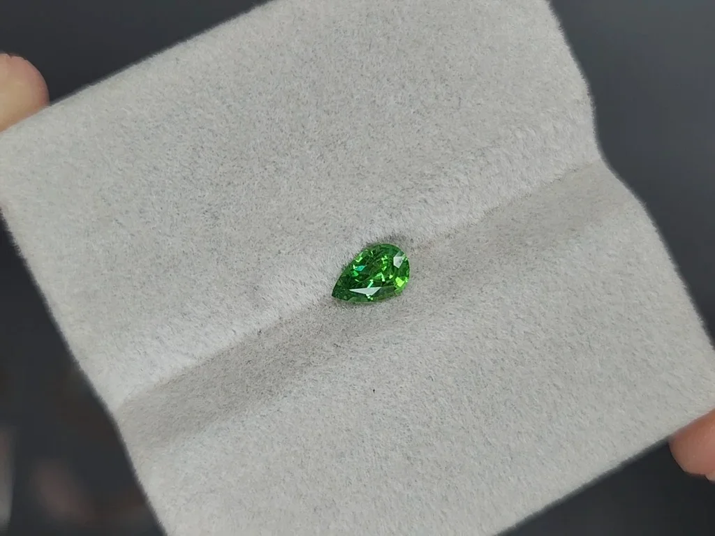Pear cut vivid green tsavorite garnet 0.42 carats, Tanzania Image №4