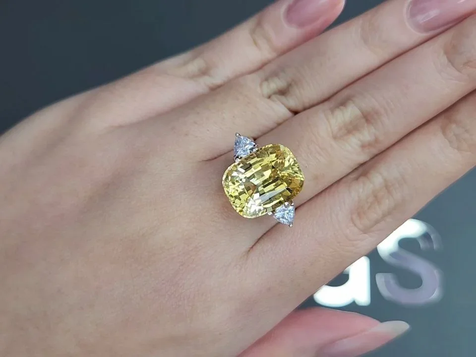 Large unheated Intense yellow sapphire in cushion cut 13.36 carats, Sri Lanka Image №5