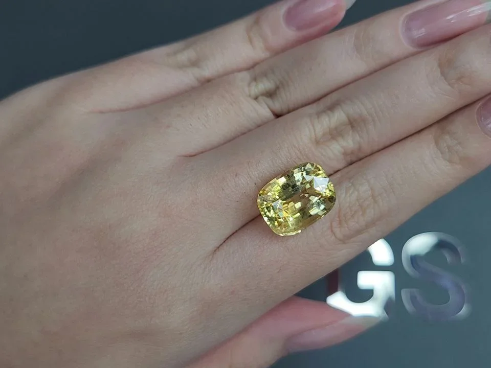 Large unheated Intense yellow sapphire in cushion cut 13.36 carats, Sri Lanka Image №2