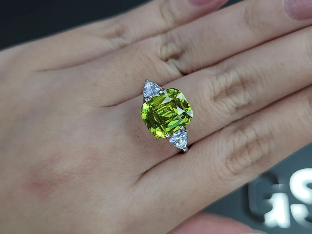 Yellow-green sphene cushion cut 5.37 carats, Madagascar Image №5