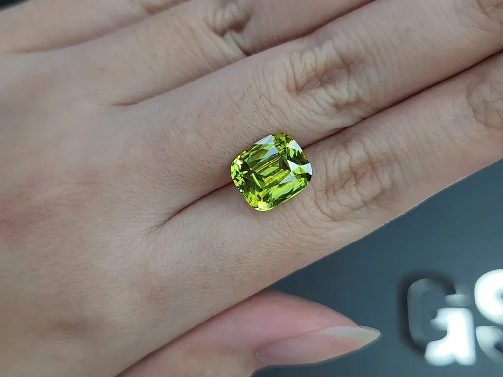 Yellow-green sphene cushion cut 5.37 carats, Madagascar Image №2