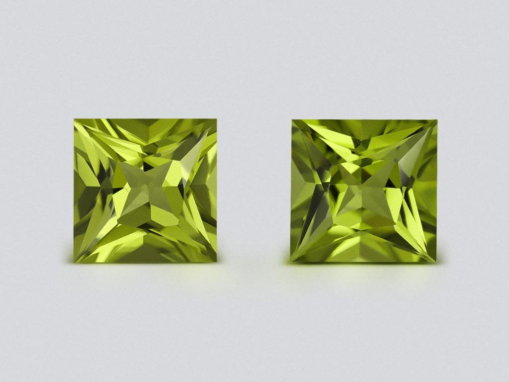 Pair of peridots in princess cut  3.81 carats, Burma  Image №1