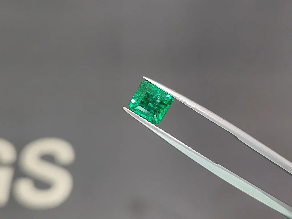 Vivid to Intense green emerald in octagon cut 1.50 carats, Panjshir Image №3