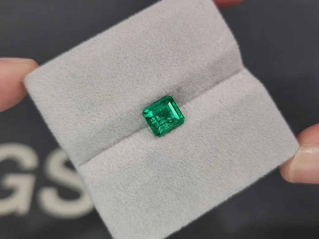 Vivid to Intense green emerald in octagon cut 1.50 carats, Panjshir Image №4