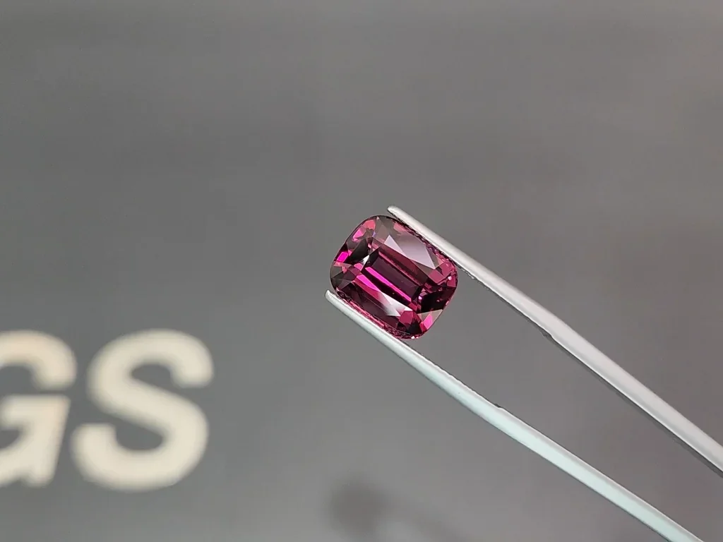 Garnet rhodolite cushion cut 8.00 carats, Tanzania Image №3