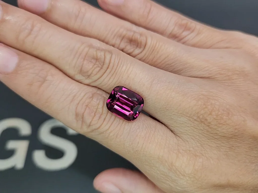 Garnet rhodolite cushion cut 8.00 carats, Tanzania Image №2