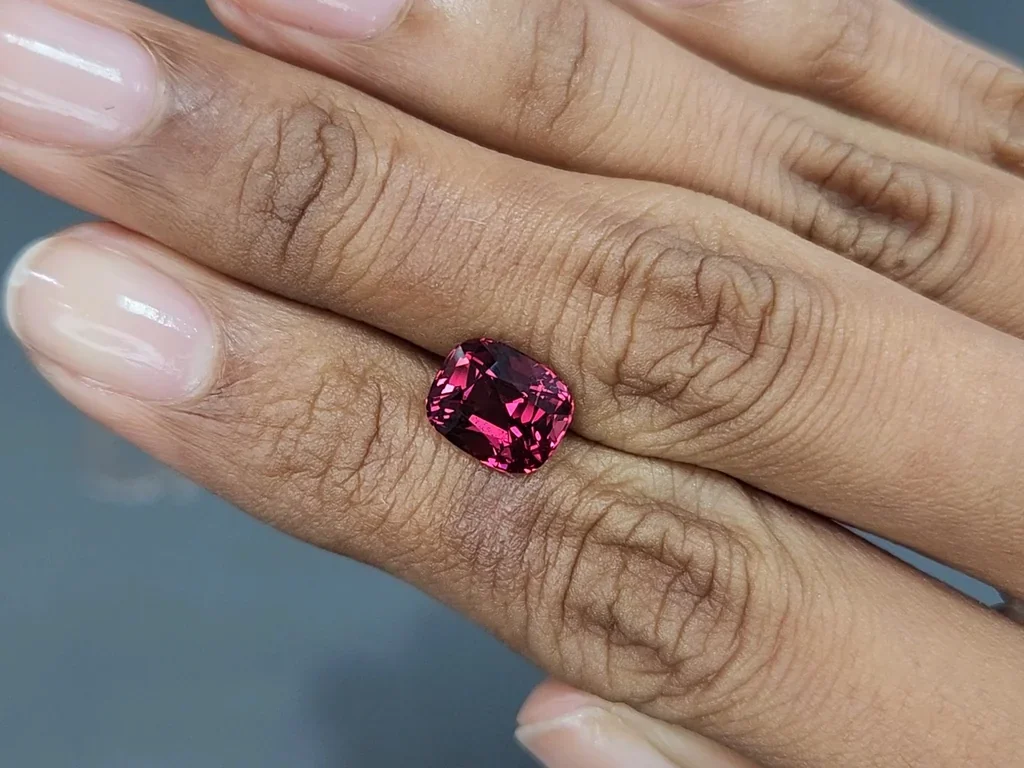 Rhodolite garnet cushion cut 4.05 carats, Tanzania Image №2