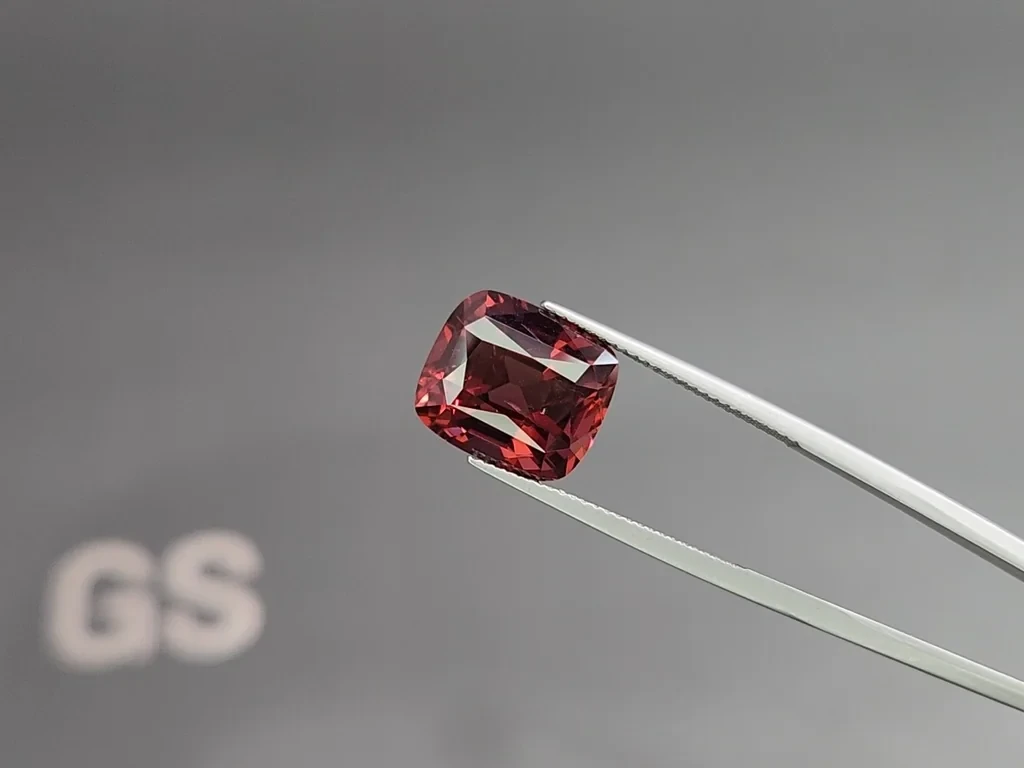 Spinel Intense red cushion cut 9.37 carats, Vietnam Image №3