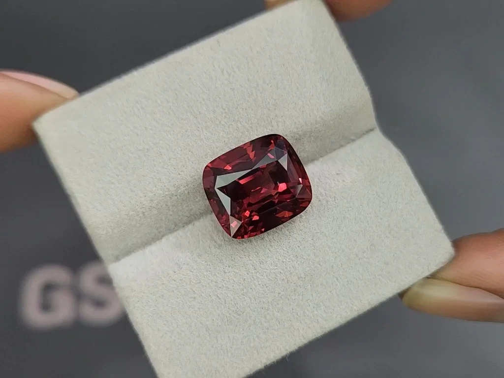 Spinel Intense red cushion cut 9.37 carats, Vietnam Image №4