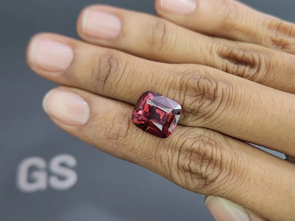 Spinel Intense red cushion cut 9.37 carats, Vietnam Image №2