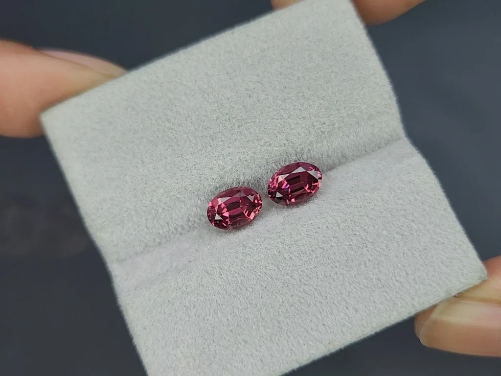 Pair of rhodolite garnets oval cut 2.18 carats, Madagascar Image №4