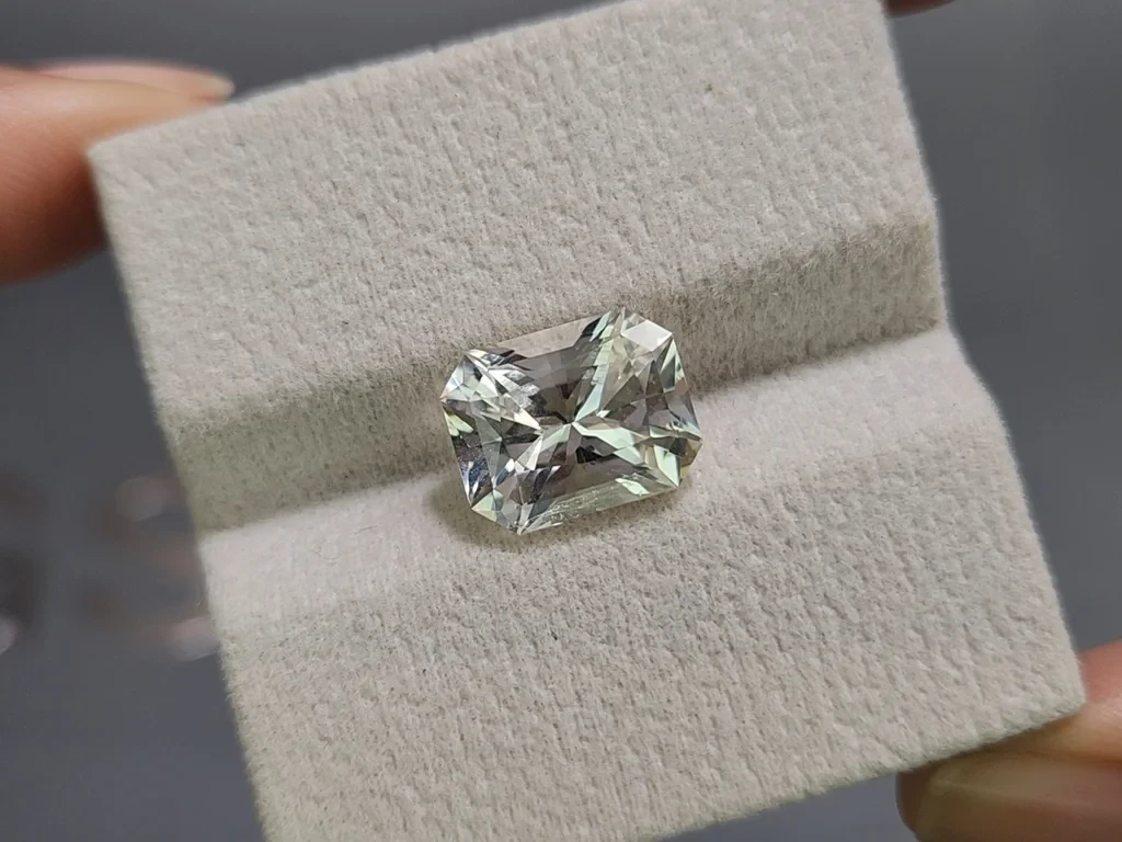 Kunzite light green radiant cut 5.83 carats, Pakistan Image №4