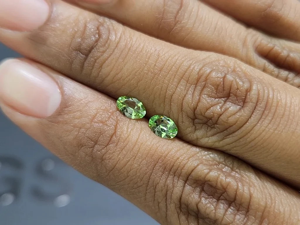 Pair of tsavorite garnets oval cut 0.82 carats, Tanzania Image №2