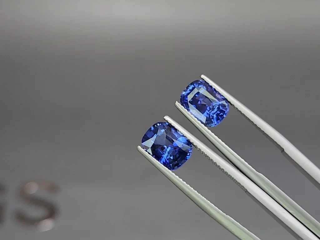 Pair of  blue sapphires cushion cut 6.06 carats, Sri Lanka Image №3