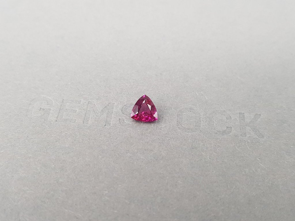 Unheated hot pink sapphire in trillion cut 0.71 ct, Madagascar Image №3