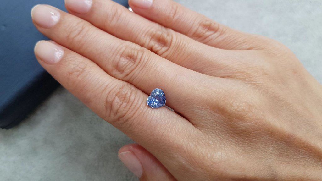 Cornflower blue sapphire from Sri Lanka in heart shape 2.04 ct Image №2