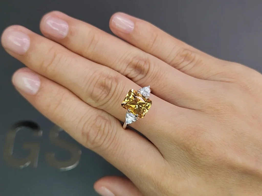 Golden topaz Imperial 3.96 carats in radiant cut, Brazil  Image №4
