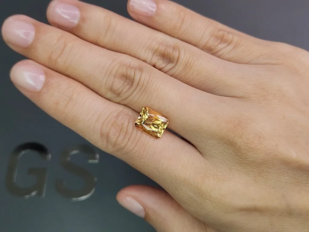 Golden topaz Imperial 3.96 carats in radiant cut, Brazil  Image №2