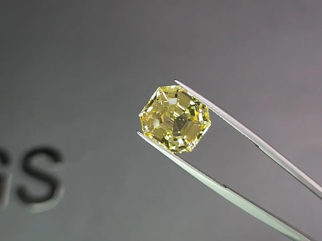 Untreated intense yellow sapphire in octagon cut 11.90 carats, Sri Lanka Image №3