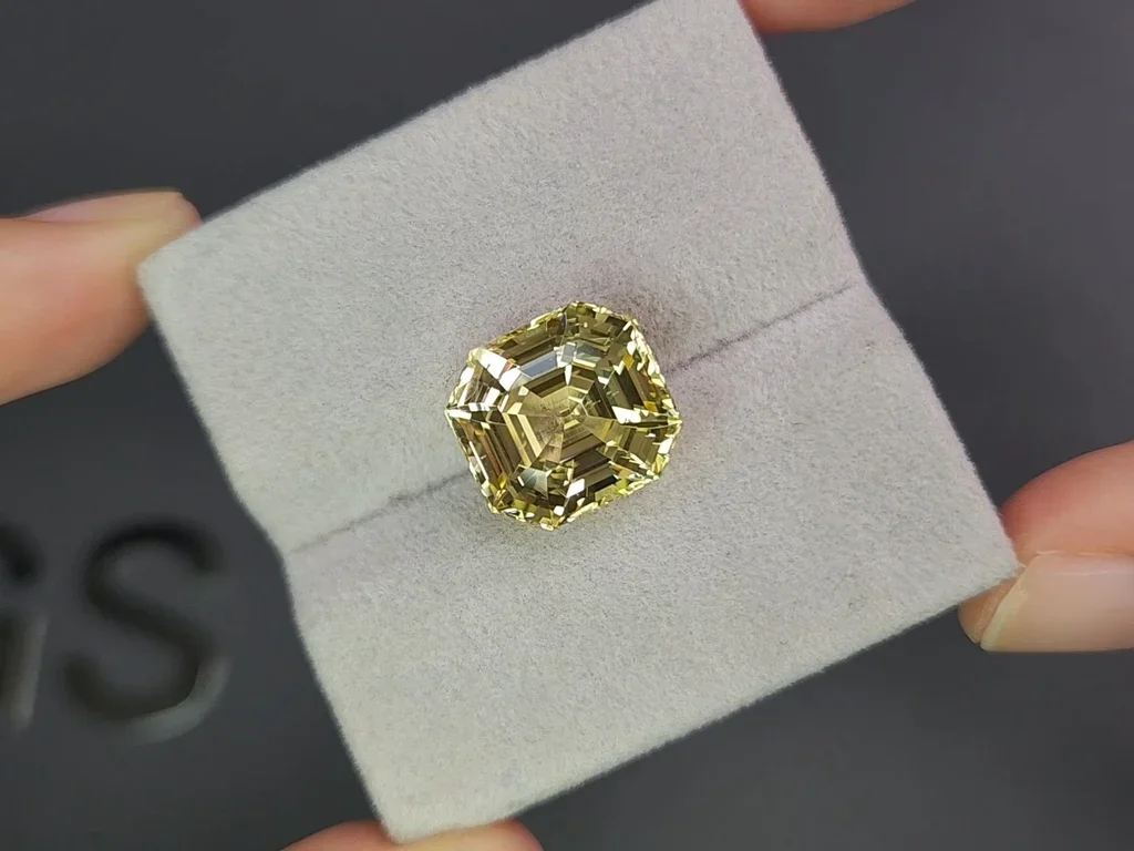 Untreated intense yellow sapphire in octagon cut 11.90 carats, Sri Lanka Image №4