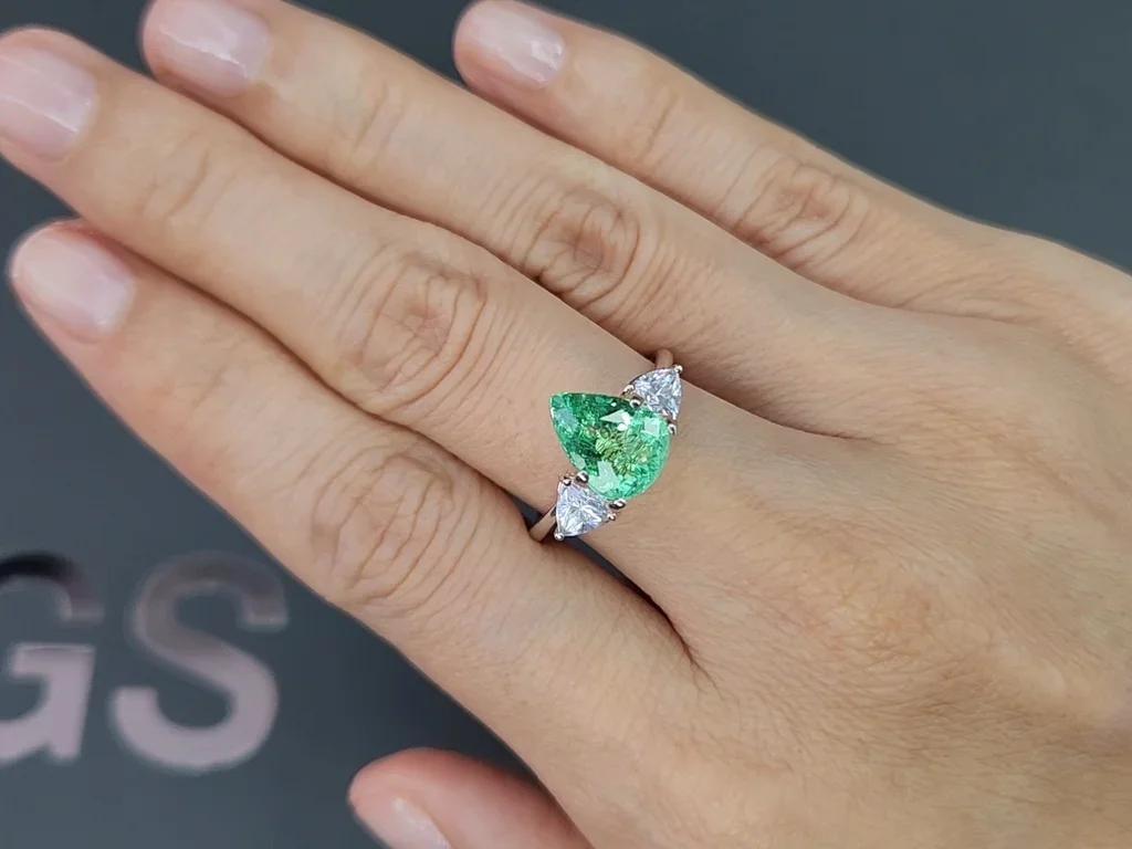 Neon green Paraiba tourmaline pear cut 2.51 carats, Mozambique  Image №5
