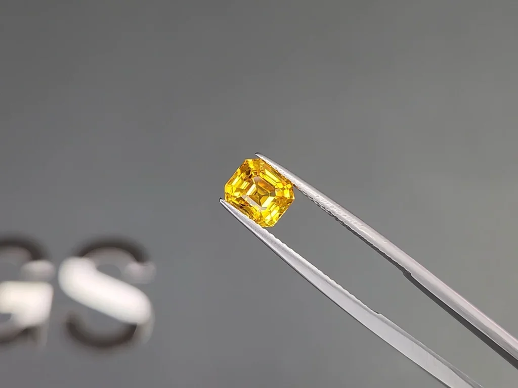 Golden yellow sapphire in octagon cut 1.91 carats, Sri Lanka  Image №3
