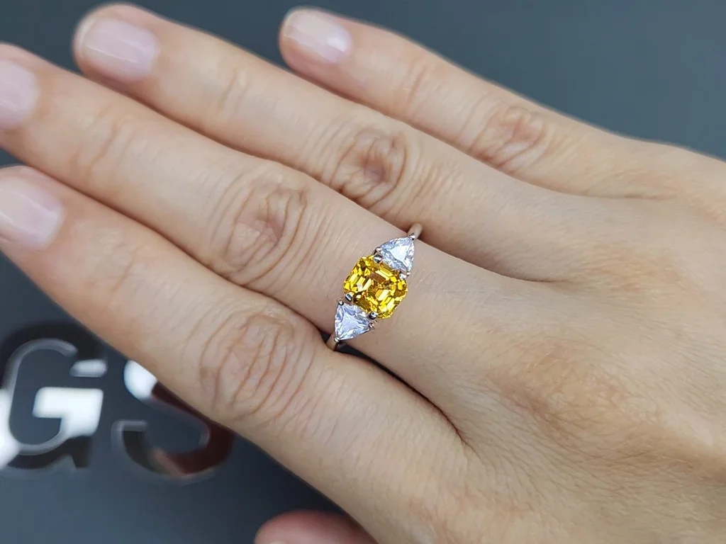 Golden yellow sapphire in octagon cut 1.91 carats, Sri Lanka  Image №5