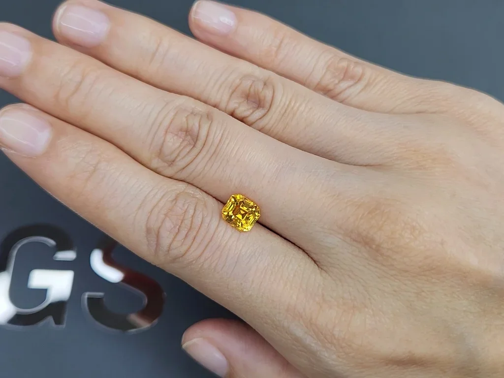 Golden yellow sapphire in octagon cut 1.91 carats, Sri Lanka  Image №2