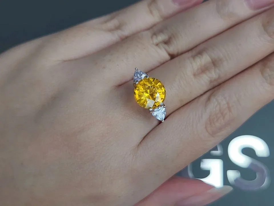 Golden yellow sapphire in round cut 4.04 carats, Sri Lanka Image №5