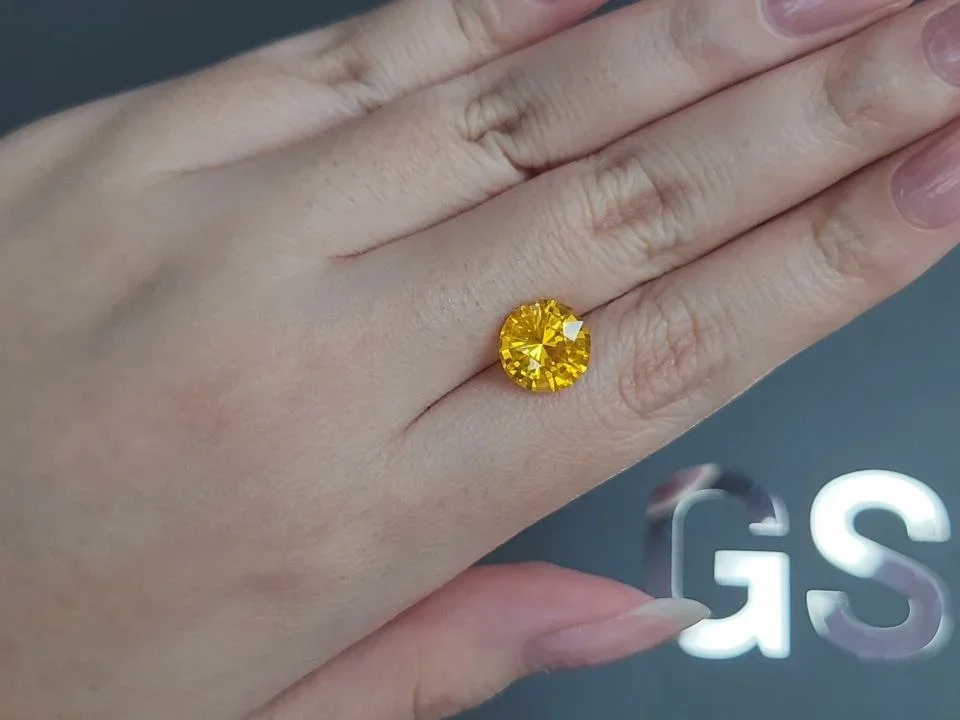Golden yellow sapphire in round cut 4.04 carats, Sri Lanka Image №2