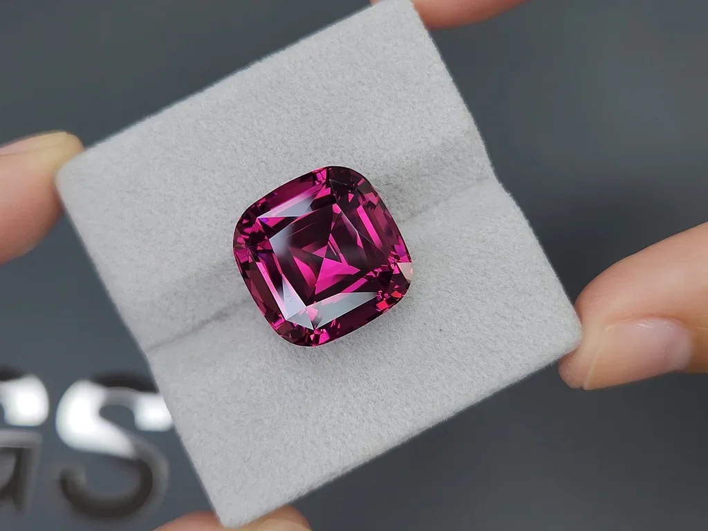 Garnet rhodolite cushion cut 21.56 carats, Tanzania Image №4