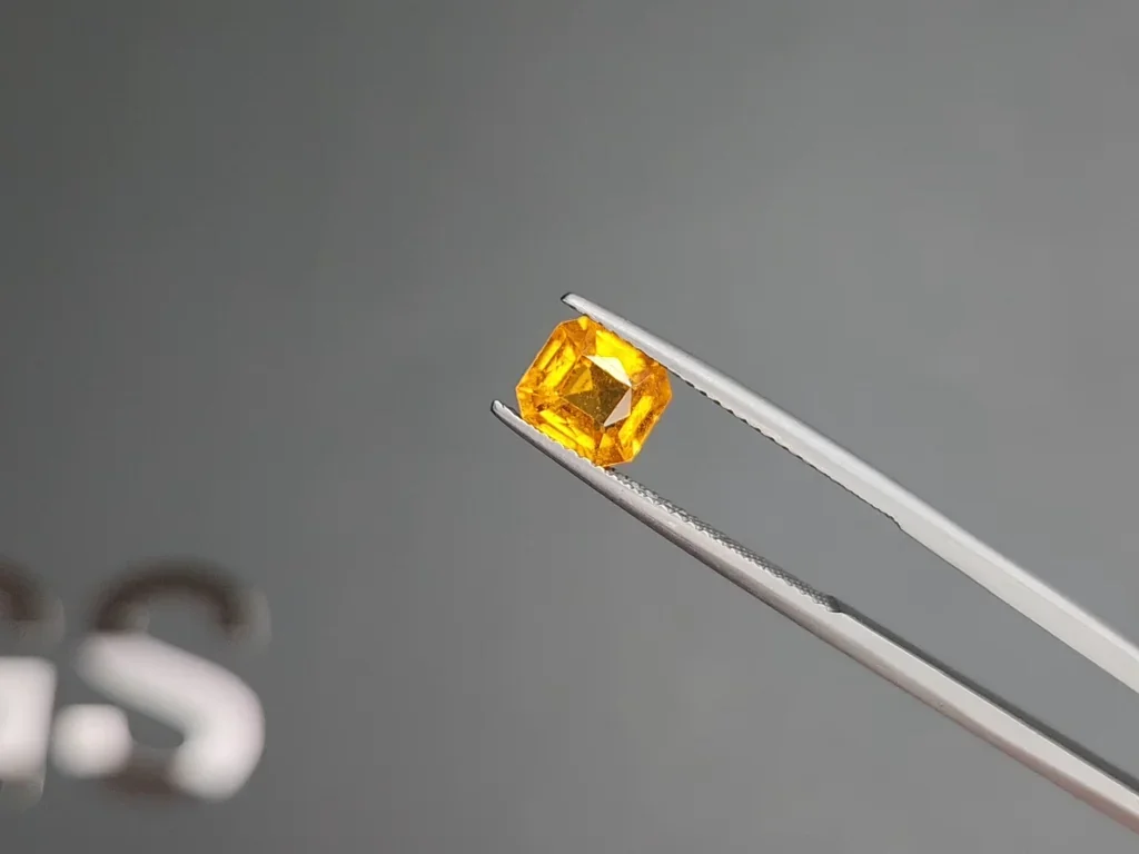 Garnet spessartine Fanta color octagon cut 1.77 carats, Africa Image №3