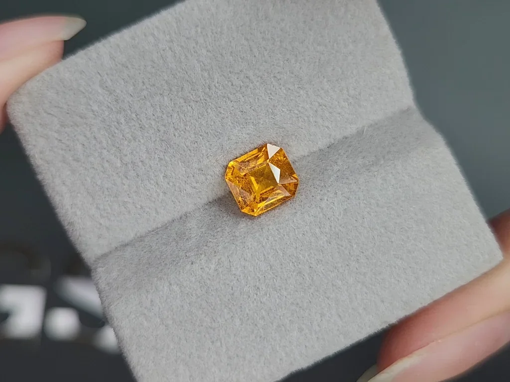 Garnet spessartine Fanta color octagon cut 1.77 carats, Africa Image №4