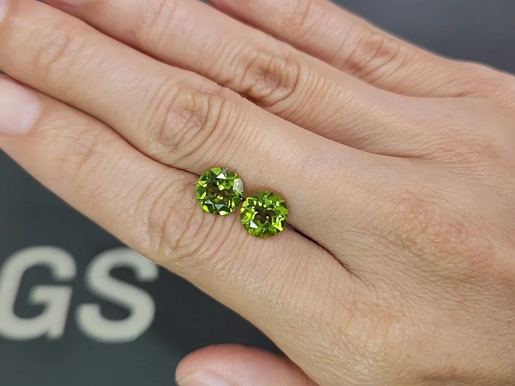 Peridot pair of round cut 4.12 carats, Burma Image №2