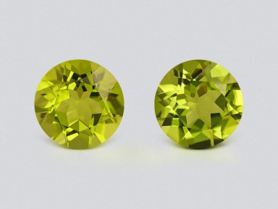 Peridot pair of round cut 4.12 carats, Burma photo