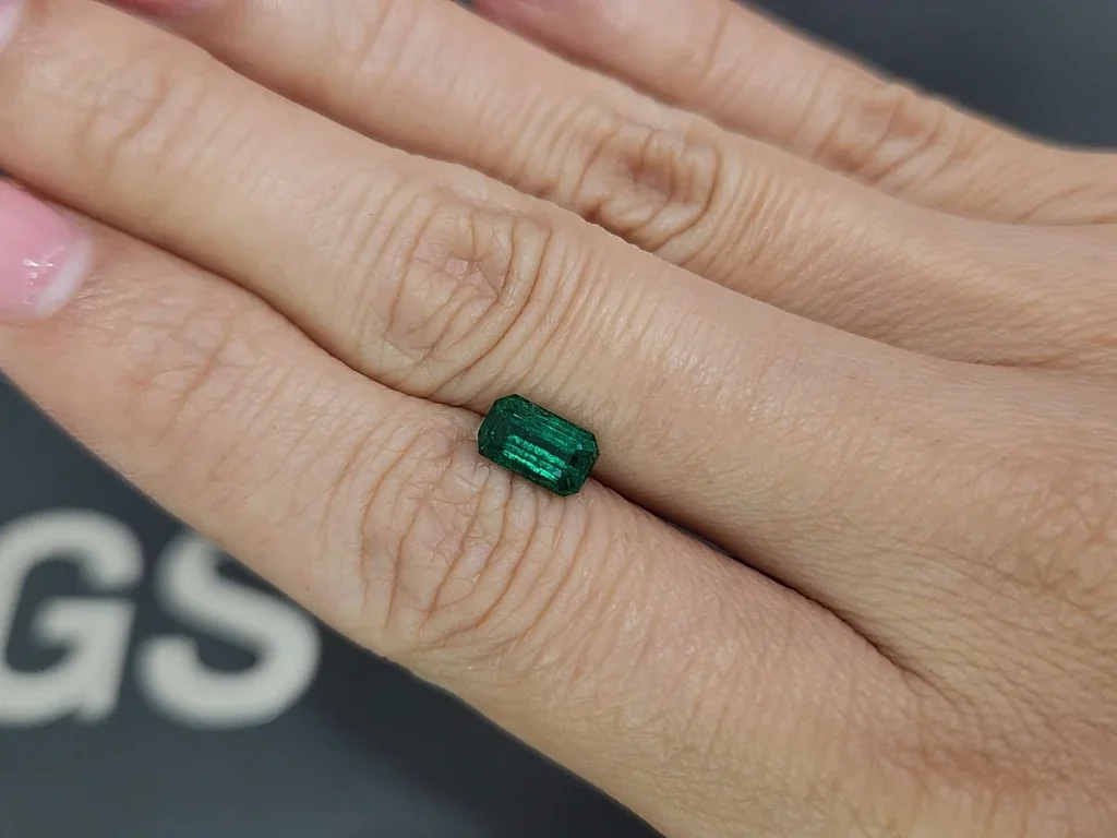 Vivid green Panjshir emerald in octagon cut 1.12 carats Image №2