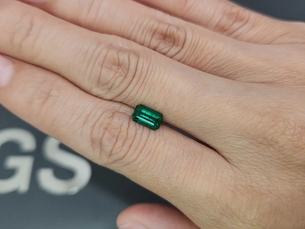 Vivid green Panjshir emerald in octagon cut 1.12 carats Image №2
