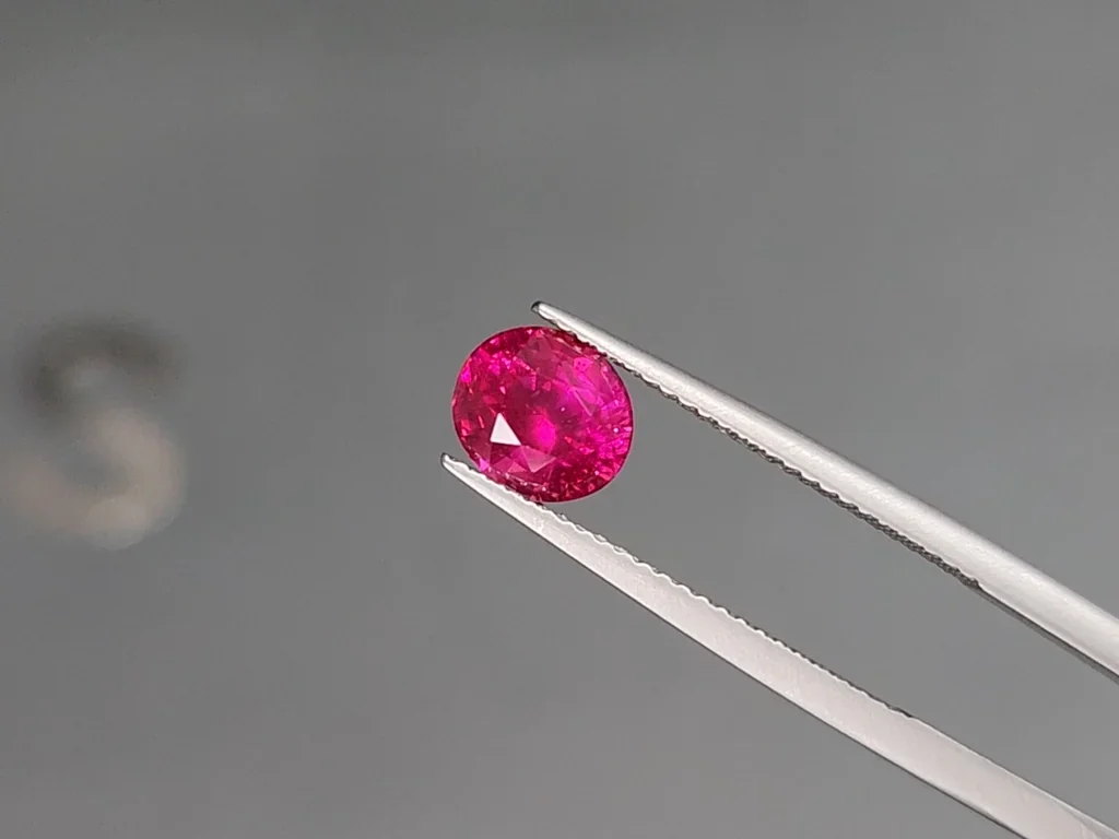 Unheated ruby oval cut  2.01 carats, Mozambique Image №3