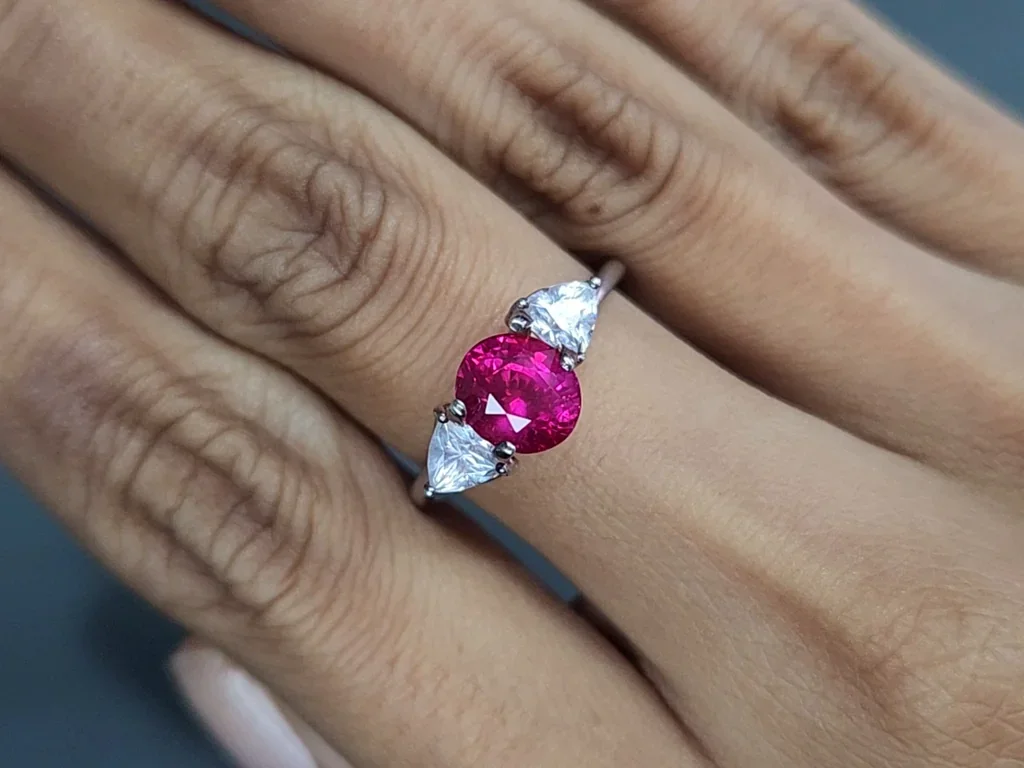 Unheated ruby oval cut  2.01 carats, Mozambique Image №5