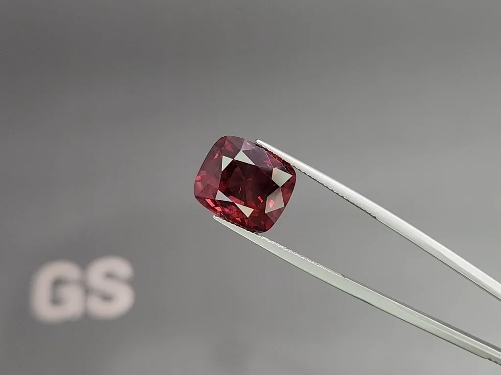 Spinel Intence red cushion cut 11.14 carats, Vietnam Image №3