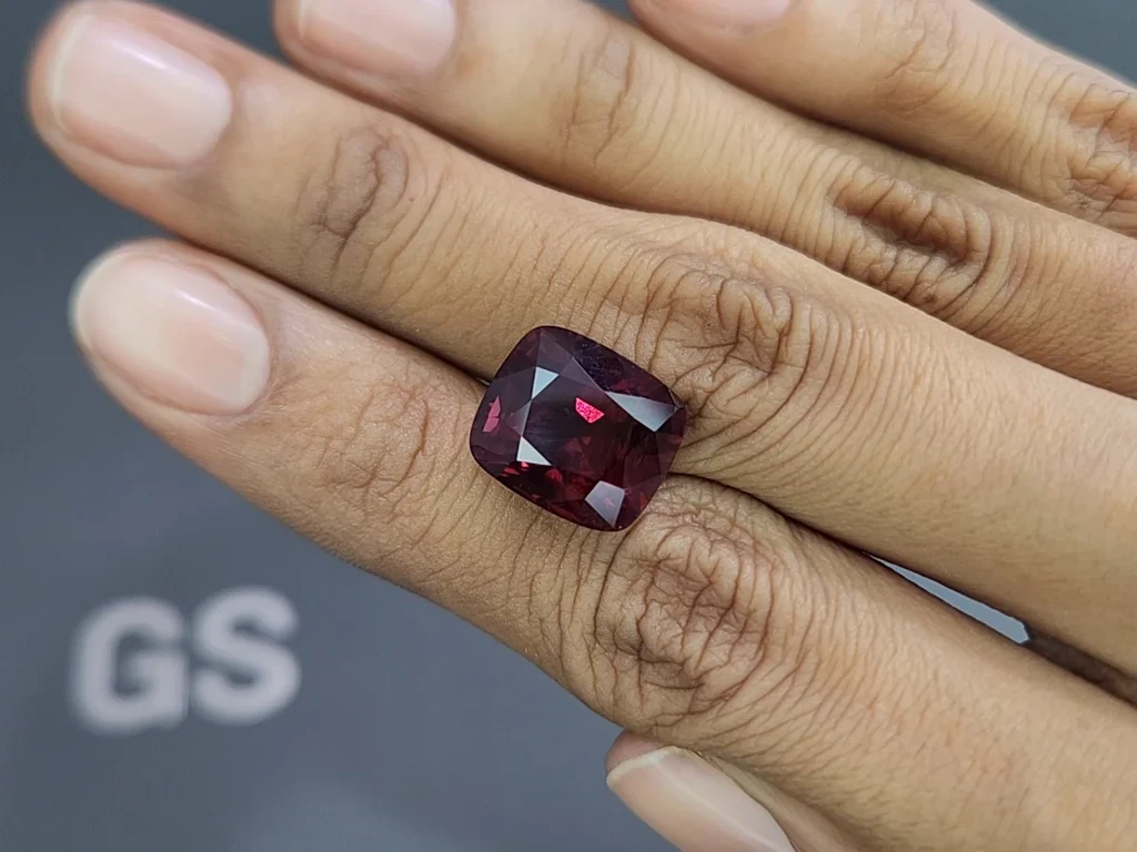 Spinel Intence red cushion cut 11.14 carats, Vietnam Image №2