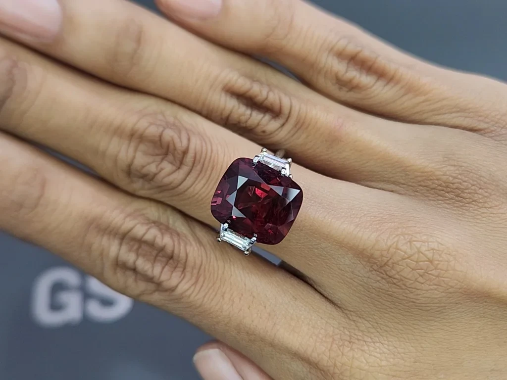 Spinel Intence red cushion cut 11.14 carats, Vietnam Image №5