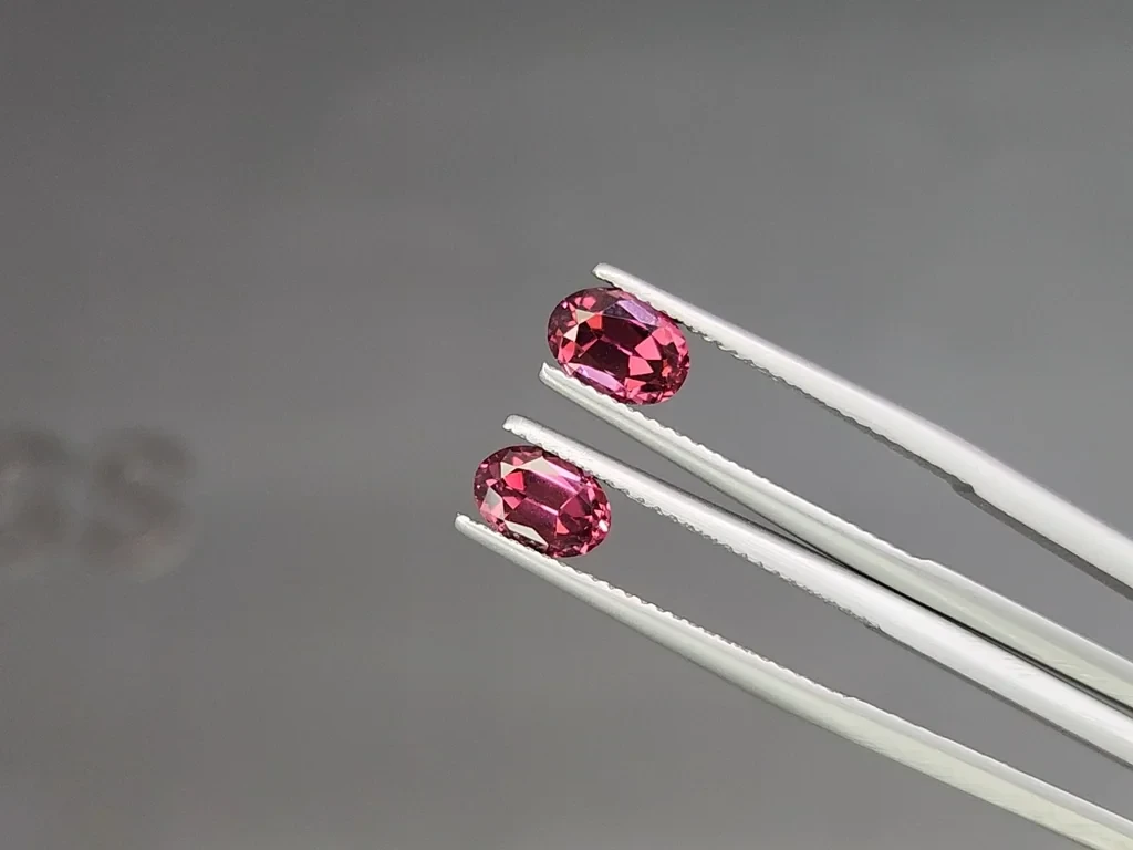 Pair of rhodolite garnets oval cut 2.14 carats, Madagascar Image №3